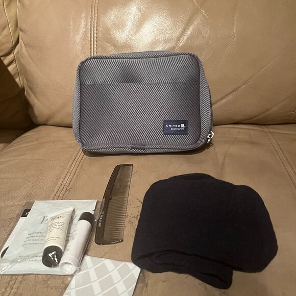 United Business First Class Amenity Travel Kit Bag - Picture 1 of 3